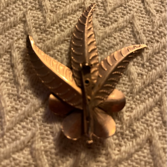 Two piece hair clip, and brooch bundle - Picture 3 of 6